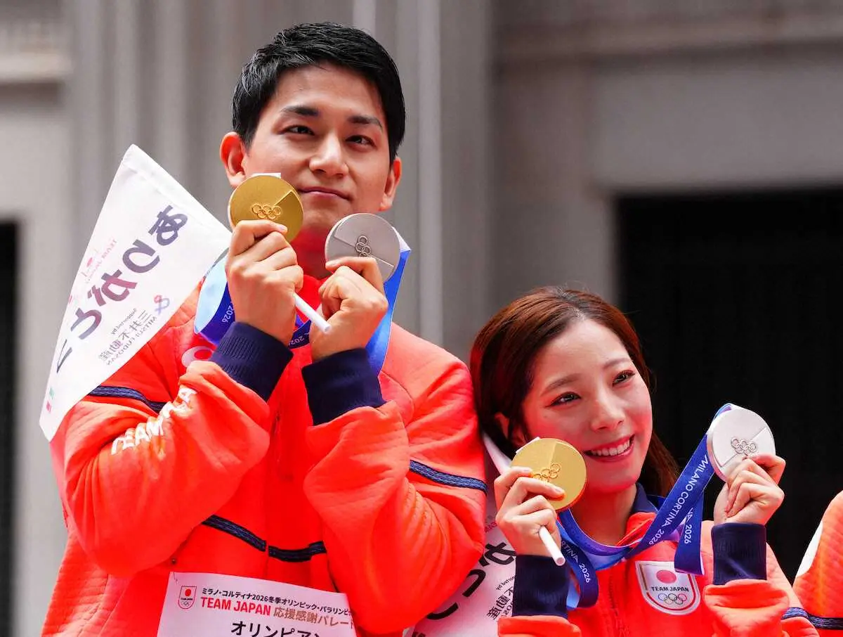 【画像・写真】＜ミラノ・コルティナ2026冬季オリンピック・パラリンピック　TEAM　JAPAN応援感謝パレード＞フォトセッションに臨む木原と三浦（撮影・河野　光希）