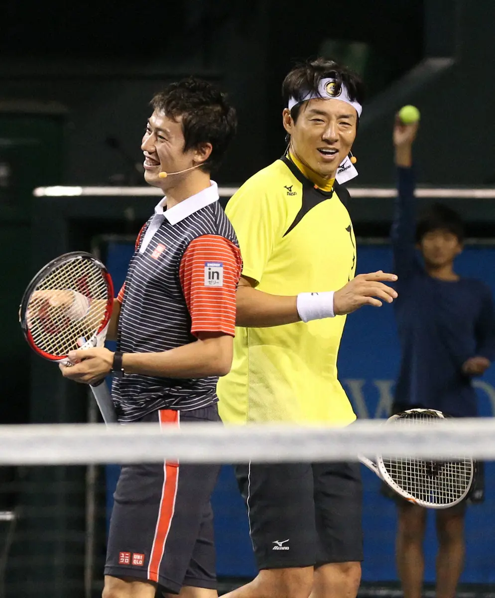 【画像・写真】14年、チャリティーマッチでペアを組む錦織（左）と松岡氏