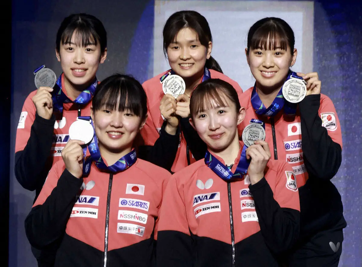 【画像・写真】卓球の世界選手権団体戦で2位になった女子日本チーム