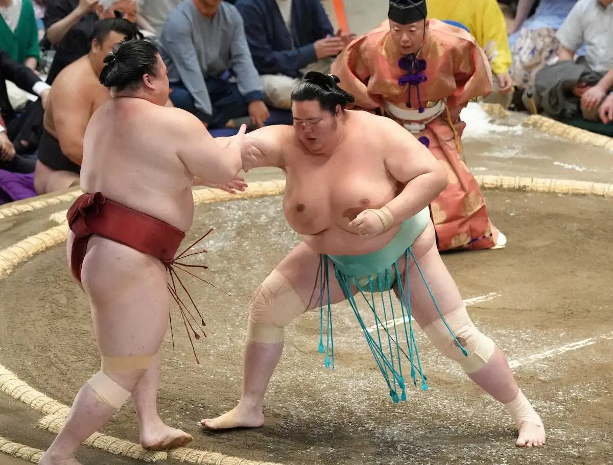 【画像・写真】大関復帰の霧島は難敵・藤ノ川を下して無傷の3連勝　大関・琴桜は隆の勝を押し出して3日目で初白星