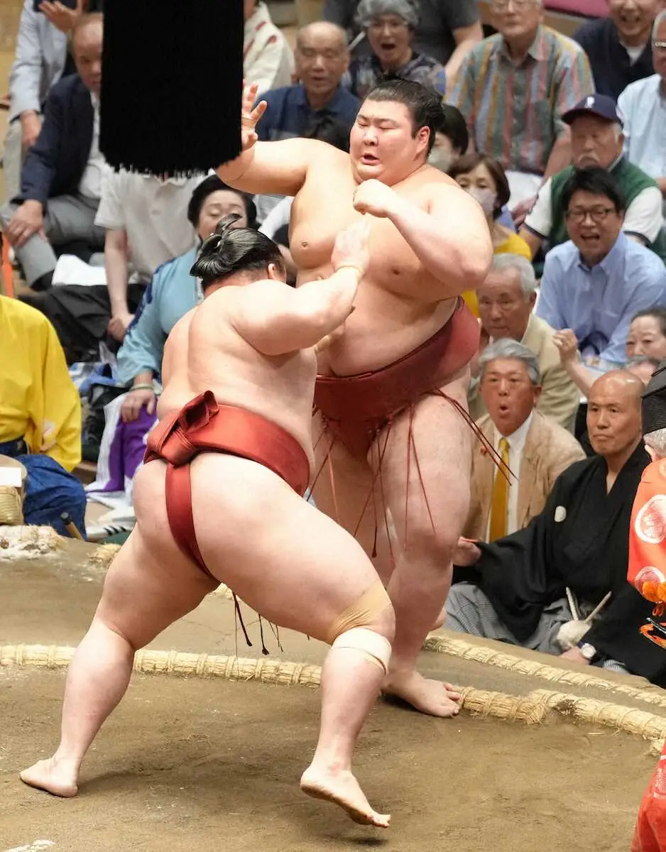 【画像・写真】大関復帰の霧島は無傷の4連勝　小結・若隆景と平幕・琴栄峰も全勝守る　大関・琴桜は2勝目