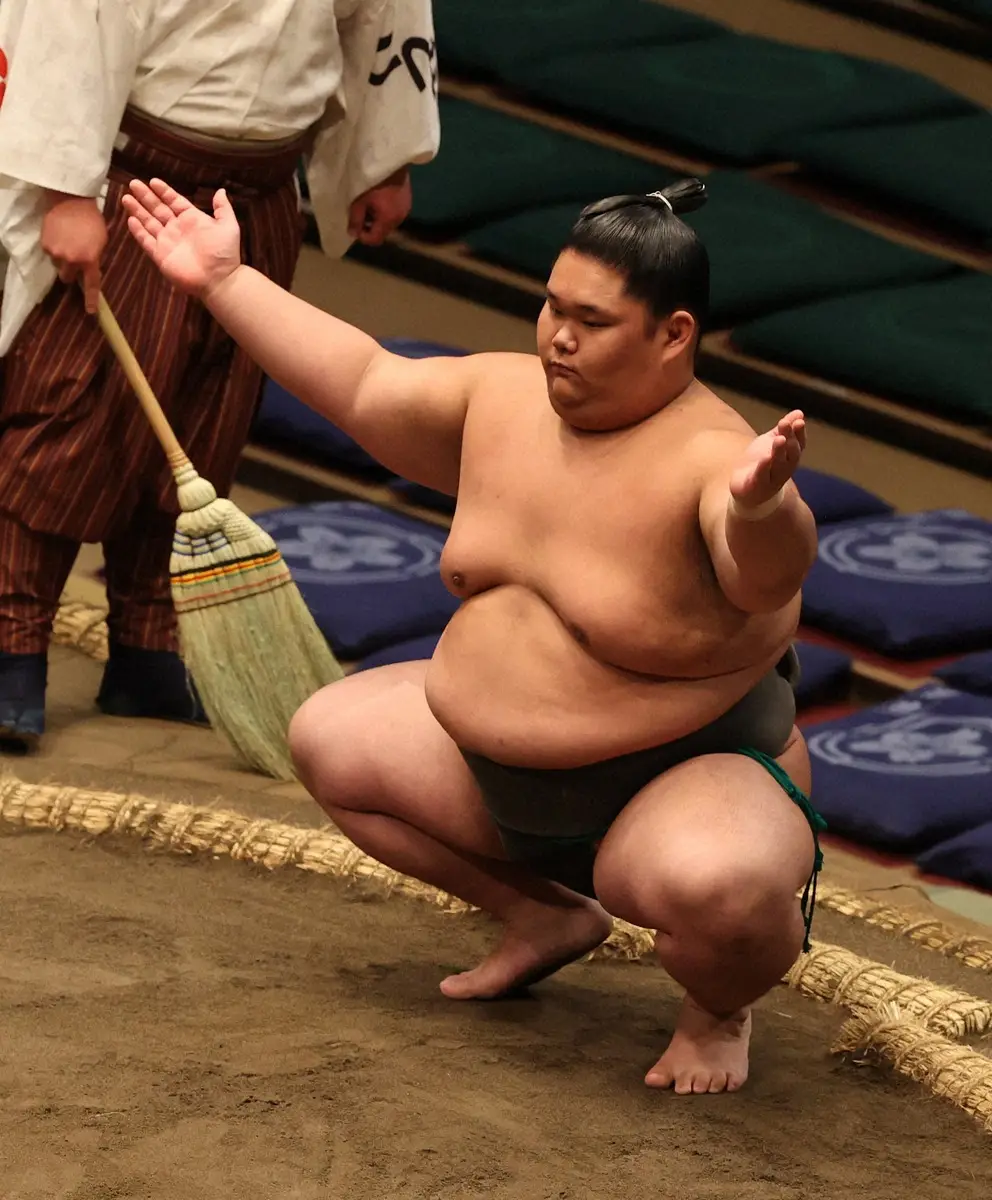【画像・写真】体重155キロ三段目力士が初の2番後取り直し「もう二度とやりたくない」　現役最重量力士を押し出す