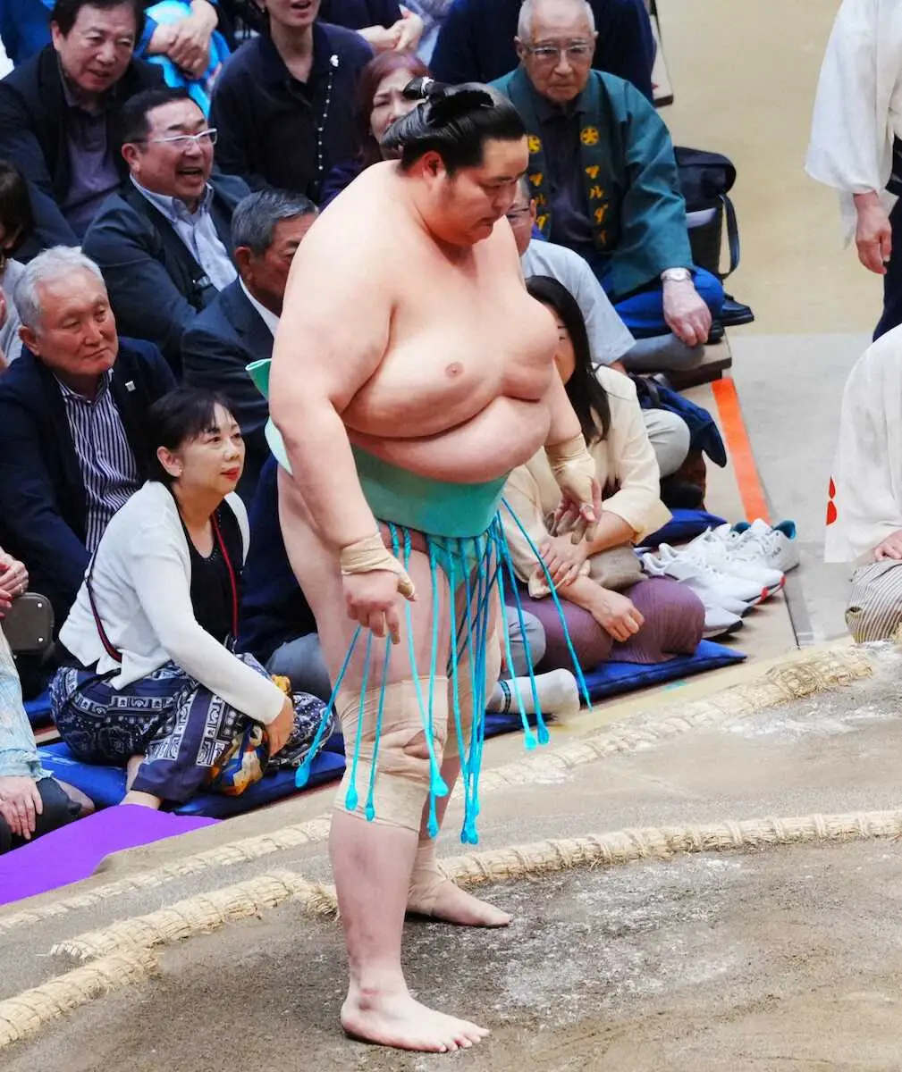 【画像・写真】全勝消えた…波乱の中日　大関復帰の霧島が豪ノ山に敗れて土　若隆景、翔猿が1敗並走　大関・琴桜は6敗目