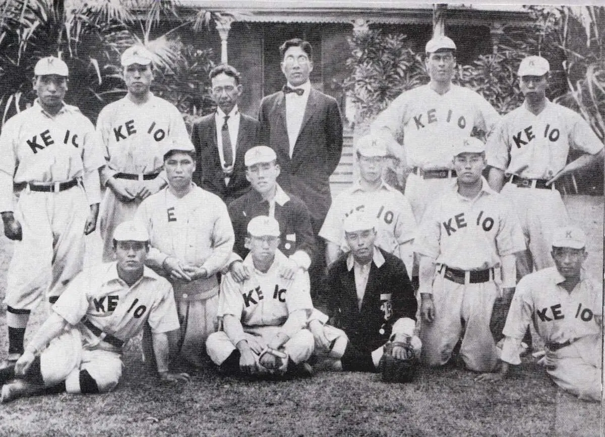 1911年、慶大第1回米国遠征メンバー。後列左端が石川真良＝「慶應義塾野球部史」＝
