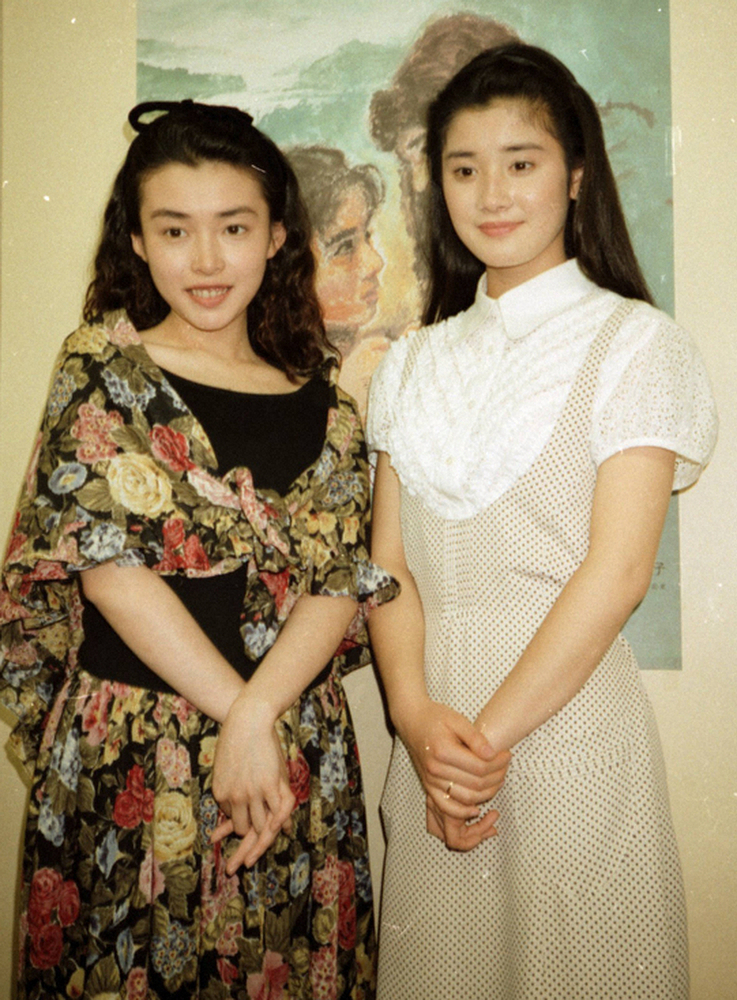 「ふたり」Wヒロインの石田ひかり（右）と中嶋朋子（91年）